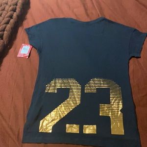 Medium Women’s Jordan Shirt